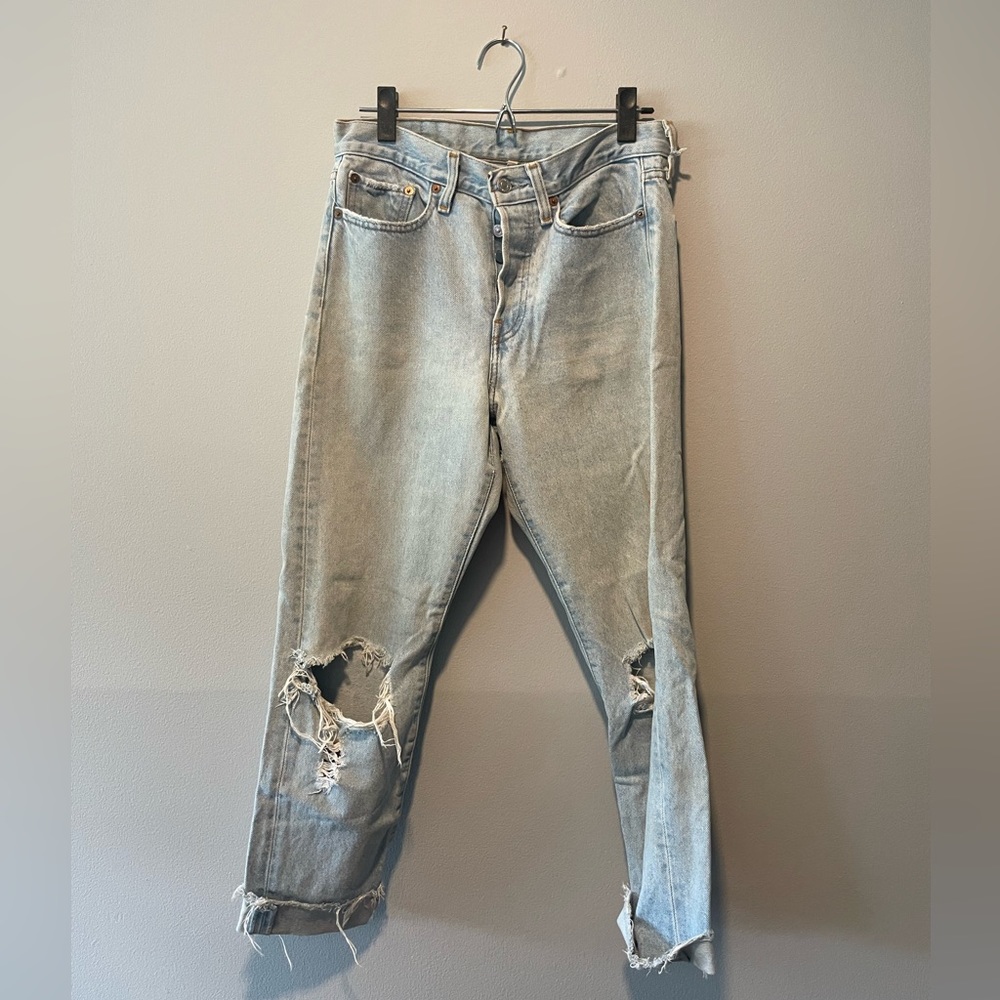 Levi light wash distressed jeans size 27